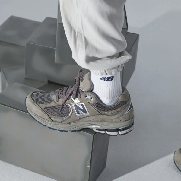 کفش نیو بالانس 2002
